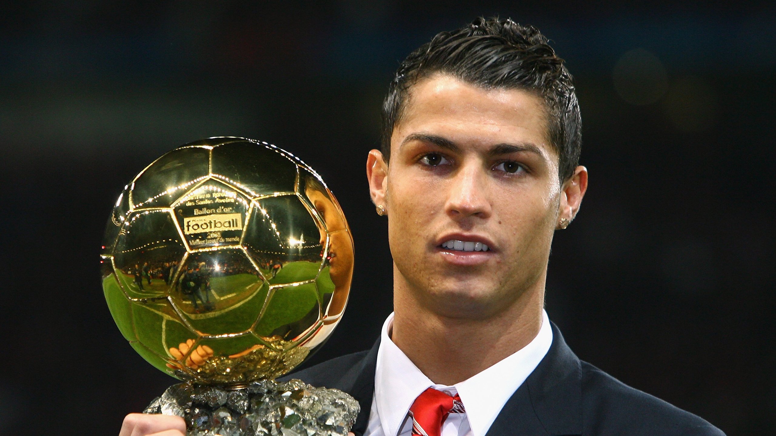 西亚卡姆连续七场得分破纪录,巴塞罗那体育挑战极限!